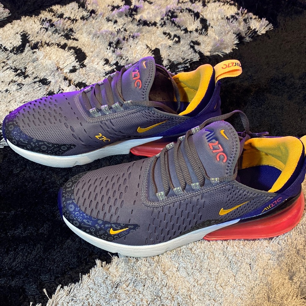 Nike 270